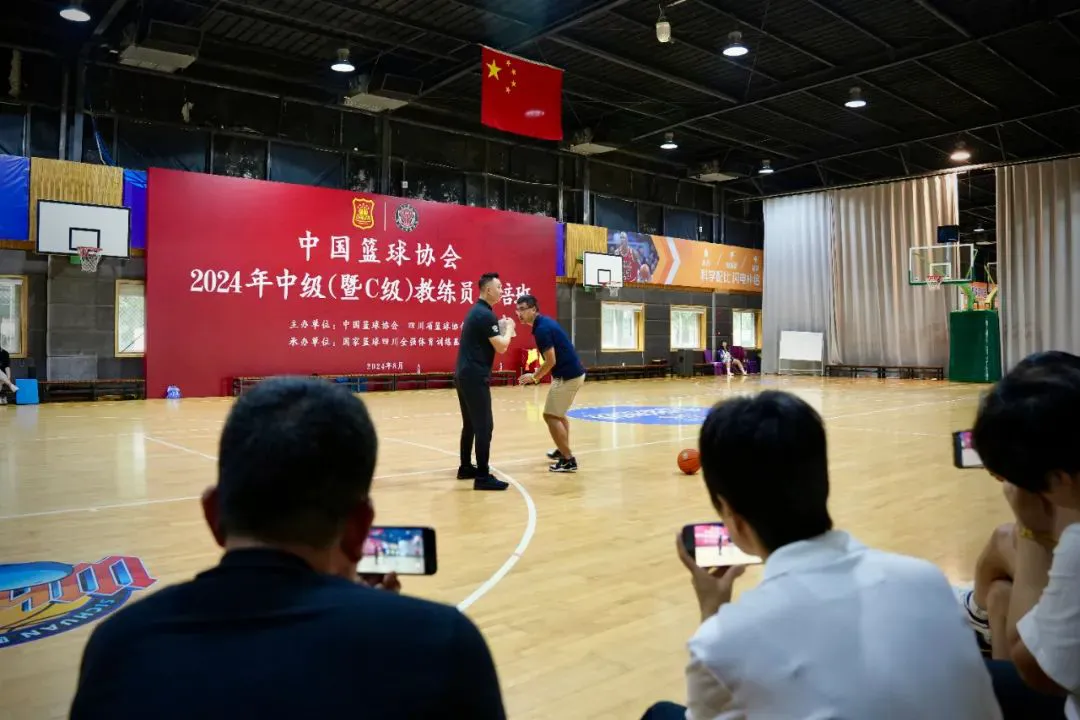 如何通过心理辅导提升篮球轮换训练的效果_0