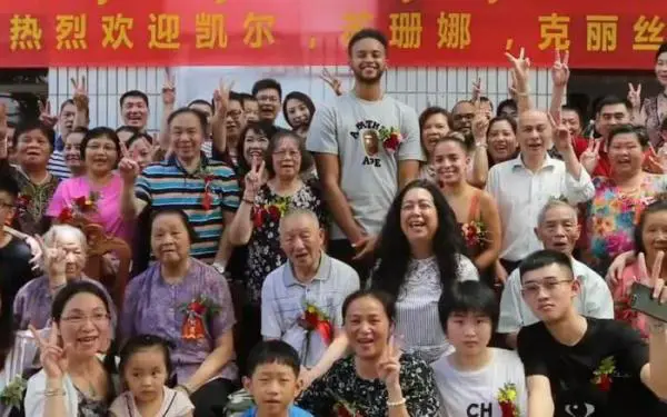 青少年篮球爱好者如何提高接球技巧?_0